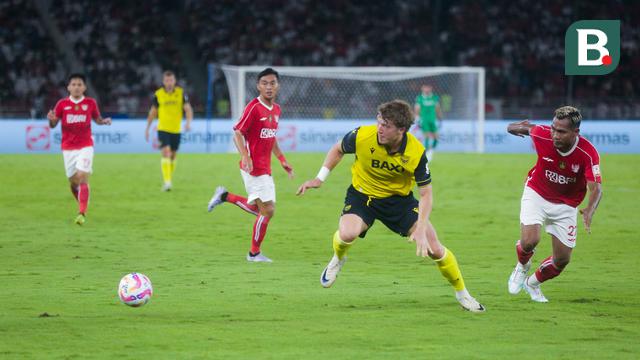 Sosok Ole Romeny menjadi sorotan saat pertandingan panas antara Oxford United vs Liga Indonesia All Star dalam ajang Piala Presiden 2025. (Bola.com/M Iqbal Ichsan)