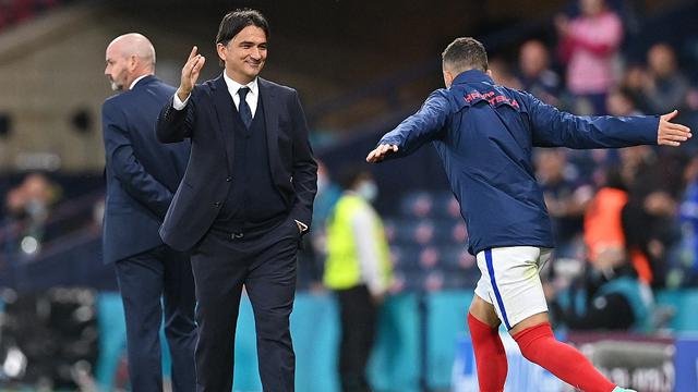 Pelatih Timnas Kroasia, Zlatko Dalic, tersenyum lebar setelah timnya mengalahkan Skotlandia dengan skor 3-1 pada laga terakhir Grup D Euro 2020 di Hampden Park, Glasgow, Rabu (23/6/2021) dini hari WIB. (Paul ELLIS / POOL / AFP)