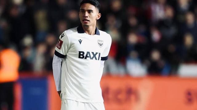Marselino Ferdinan menjalani debut bersama Oxford United dalam laga putaran ketiga Piala FA 2024/2025 di kandang Exeter City, Sabtu (11/1/2024). Sayangnya, Oxford menyerah 1-3 dalam laga itu. (Instagram/marselinoferdinan10)