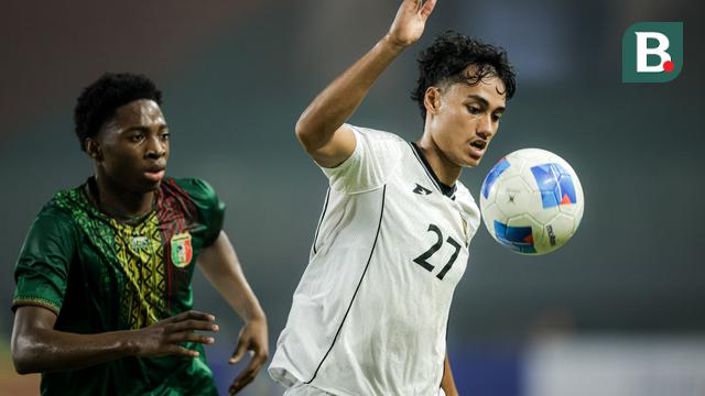 Timnas Indonesia U-22 meraih hasil imbang 22 versus Mali dalam uji coba di Stadion Pakansari, Bogor, Selasa (18/11/2025). Rafael Struick mencetak gol kedua. (Bola.com/Bagaskara Lazuardi)