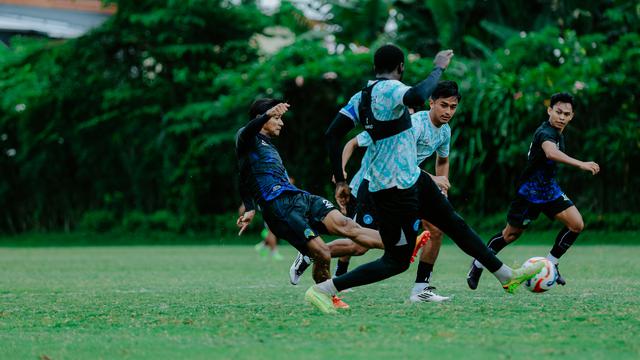 PSIM Yogyakarta menelan kekalahan 3-5 dari PSBS dalam duel uji coba jeda internasional FIFA Matchday di Lapangan Yogyakarta Independent School (YIS), Sleman, Jumat (14/11/2025) sore. (dok. PSIM Yogyakarta)