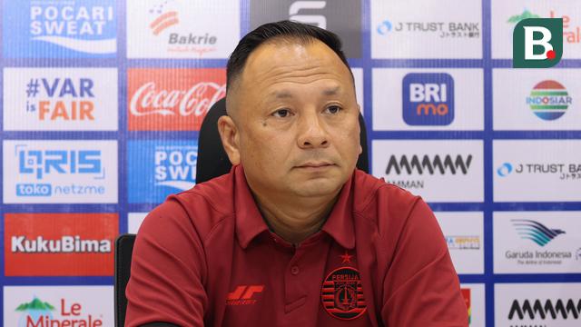 Pelatih Persija Jakarta, Ricky Nelson, saat hadir sesi pre match press conference laga Persija Jakarta melawan Bali United di Jakarta International Stadium pada Jumat (09/05/2025). (Bola.com/Abdul Aziz)