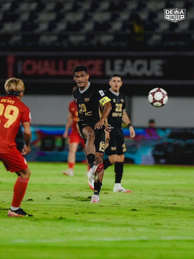 Gelandang Dewa United, Ricky Kambuaya. (Bola.com/Dok.Instagram Dewa United).