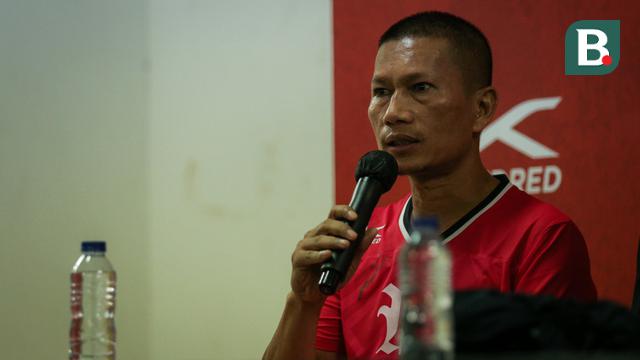Ismed Sofyan memberikan keterangan saat konferensi pers laga ekshibisi Mansion Sports Star Football Challenges bersama John Terry dan Alessandro Nesta yang berlangsung di Stadion Patriot Candrabhaga, Bekasi, Sabtu (12/11/2022). (Bola.com/Bagaskara Lazuardi)