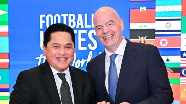 Ketua Umum PSSI Erick Thohir dan Presiden FIFA Gianni Infantino bertemu jelang Olimpiade 2024. (Instagram Erick Thohir)