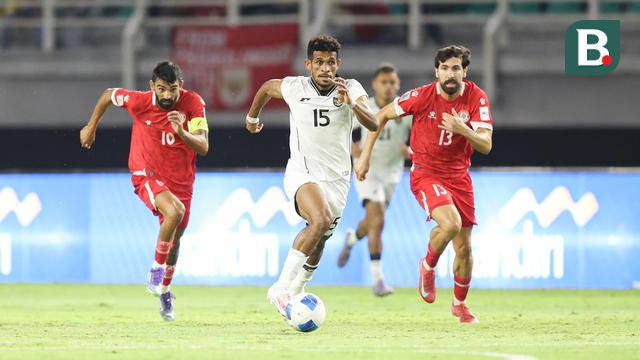 Aksi gelandang Timnas Indonesia, Ricky Kambuaya saat menghadapi Timnas Lebanon dalam laga FIFA Matchday di Stadion Gelora Bung Tomo, Surabaya, Senin (8/9/2025). (Bola.com/Abdul Aziz)