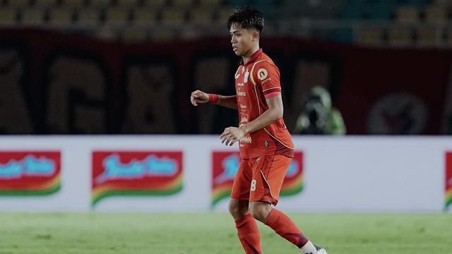 Figo Dennis mendapatkan debut di tim senior Persija Jakarta saat Macan Kemayoran menjamu Persik Kediri dalam lanjutan BRI Super League 2025/2026 di Stadion Manahan, Solo, Kamis (20/11/2025). (Dok. Persija)