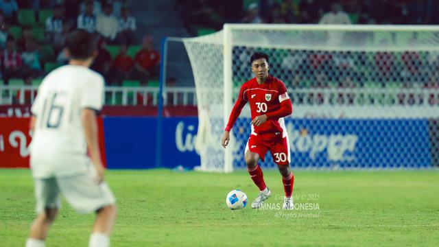 Pemain Timnas Indonesia U-17, I Putu Panji saat bermain melawan Uzbekistan dalam laga kedua Piala Kemerdekaan 2025 di Stadion Utama Sumatera Utara, Deli Serdang, Jumat (15/8/2025). (Dok. Timnas Indonesia)