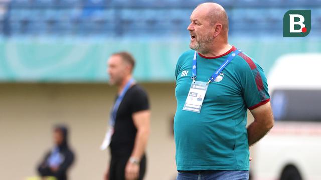 Pelatih Persib Bandung, Bojan Hodak saat menghadapi Persija Jakarta pada laga pekan ke-28 BRI Liga 1 2023/2024 di Stadion Si Jalak Harupat, Soreang, Kabupaten Bandung, Sabtu (9/3/2024). (Bola.com/M Iqbal Ichsan)