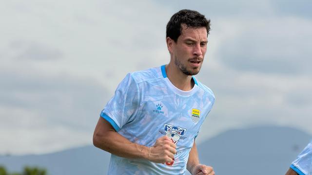 Gelandang Persib Bandung, Thom Haye. (Bola.com/Erwin Snaz)