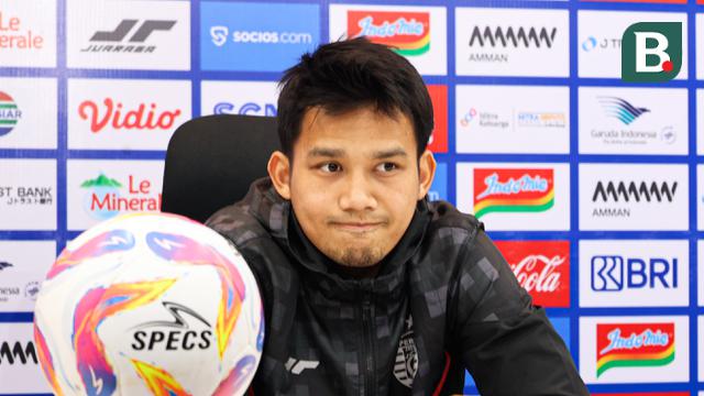 Pemain Persija Jakarta, Witan Sulaeman, saat hadir sesi pre match press conference laga Persija Jakarta melawan Bali United di Jakarta International Stadium pada Jumat (09/05/2025). (Bola.com/Abdul Aziz)