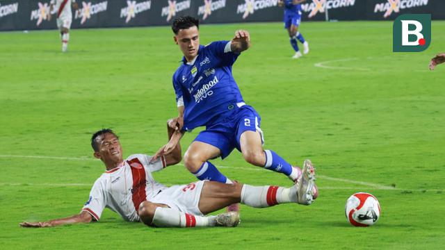 Persib menghajar Persis dengan dua gol tanpa balas dalam pekan kesepuluh BRI Super League di Stadion Gelora Bandung Lautan Api (GBLA), Bandung, pada Senin (27/10/2025) malam WIB. (Bola.com/Erwin Snaz)