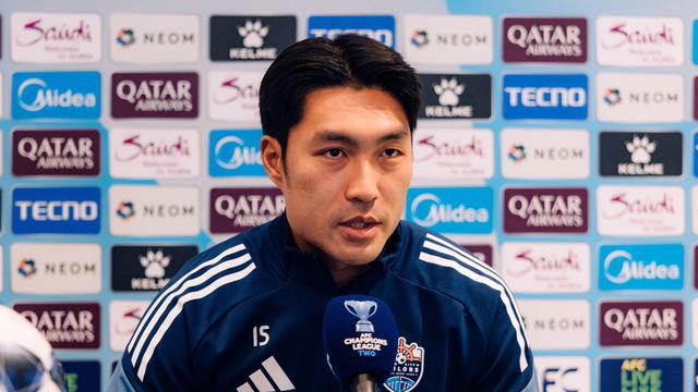 Winger Lion City Sailors, Song Ui-yong mengikuti sesi konferensi pers jelang laga melawan Persib Bandung, Selasa (25/11/2025). (Dok. Lion City Sailors)