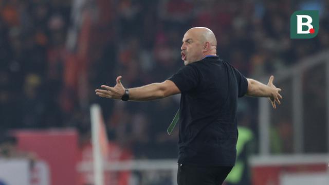 Pelatih kepala PSM Makassar, Bernardo Tavares pada laga pekan pertama BRI Liga 1 2023/2024 antara Persija Jakarta menghadapi PSM Makassar di Stadion Utama Gelora Bung Karno (SUGBK), Senayan, Jakarta, Senin (3/7/2023). (Bola.com/M Iqbal Ichsan)