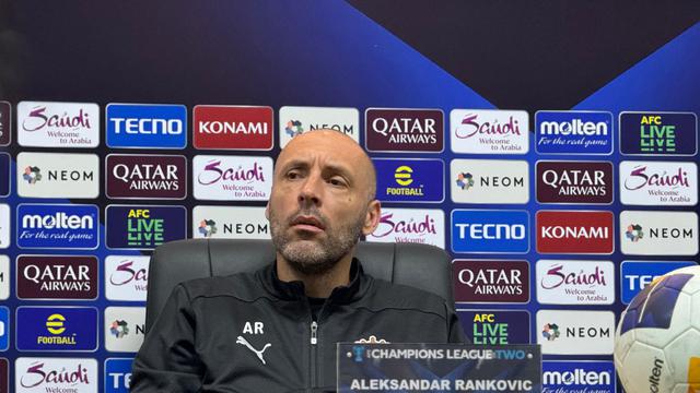 Pelatih Lion City Sailors, Aleksandar Rankovic. (Bola.com/Erwin Snaz)