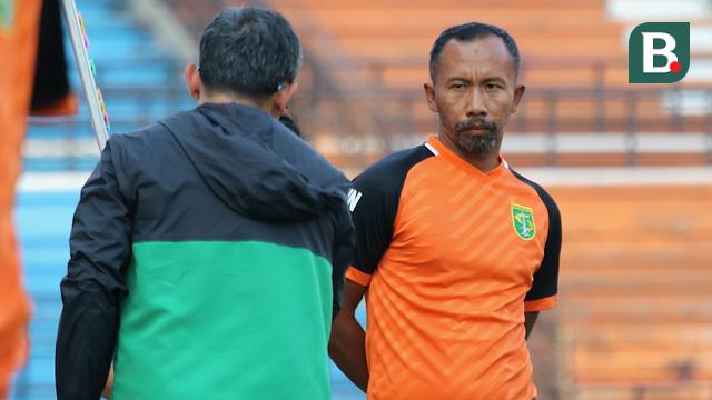 Direktur Teknik Persebaya Surabaya, Uston Nawawi. (Bola.com/Aditya Wany)