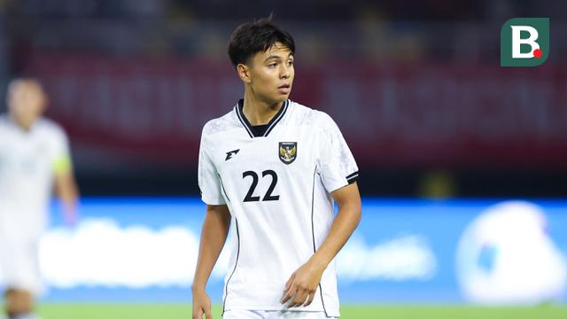 Pemain Timnas Indonesia, Adrian Wibowo, saat melawan Timnas Lebanon dalam laga FIFA Matchday 2025 di Stadion Gelora Bung Tomo, Surabaya, Senin (8/9/2025). (Bola.com/Abdul Aziz)
