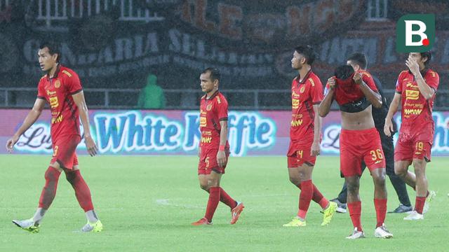 Hasil imbang itu membawa Persija tetap menghuni posisi ketiga klasemen sementara dengan 25 poin. Sedangkan bagi Tim Pesut Etam, tambahan satu poin membuat mereka juga tetap berada di posisi keempat dengan 23 poin. (Bola.com/M Iqbal Ichsan)