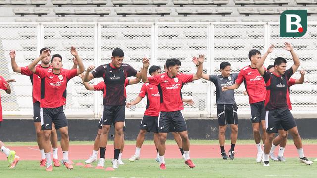 Para pemain Timnas Indonesia U-22 menjalani latihan di Stadion Madya, Senayan, Jakarta, Rabu (26/11/2025) jelang keberangkatan ke SEA Games 2025.