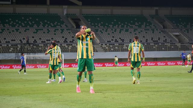 PSBS menang dengan skor tipis 3-2 atas Persijap Jepara pada lanjutan BRI Super League di Stadion Maguwoharjo, Sleman, Kamis (27/11/2025). (Media PSBS Biak)