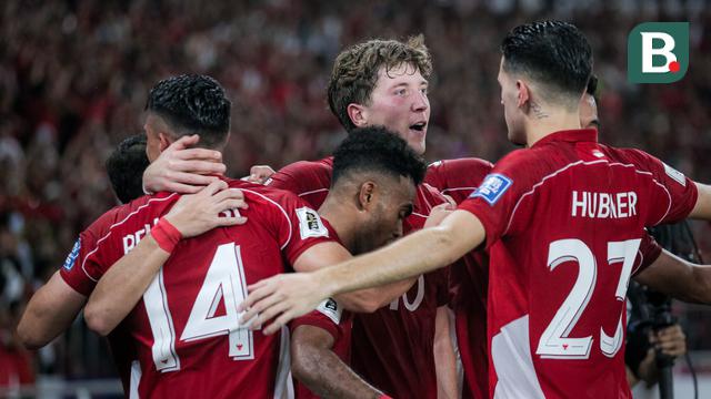 Para pemain Timnas Indonesia merayakan gol yang dicetak Ole Lennard Romeny ke gawang China dalam laga Kualifikasi Piala Dunia 2026 zona Asia di Stadion Utama Gelora Bung Karno (SUGBK) Senayan, Jakarta, Kamis (5/6/2025). (Bola.com/Bagaskara Lazuardi)