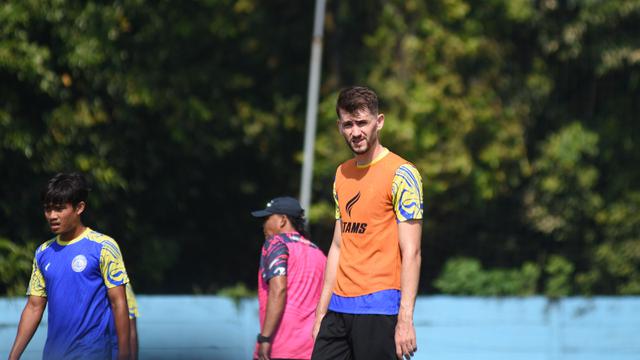 Odivan Koerich, bek Arema FC asal Brasil di BRI Super League 2025/26. (Bola.com/Iwan Setiawan)