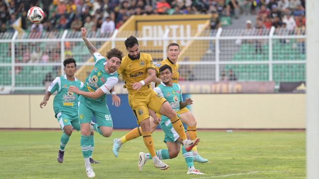 Duel Bhayangkara FC vs Persebaya Surabaya dalam laga pekan 14 BRI Super League 2025/2026 di Stadion Sumpah Pemuda, Bandar Lampung, Jumat (28/11/2025). (Bola.com/Dok. Media Bhayangkara FC)