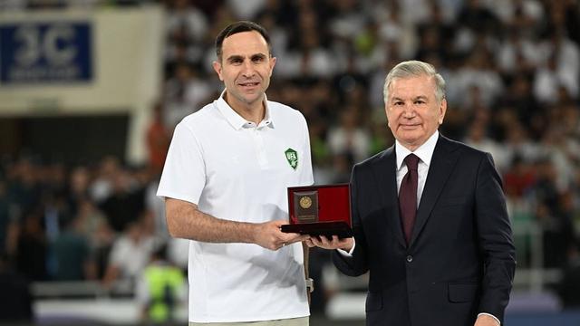 Asisten pelatih Timnas Uzbekistan, Timur Kapadze. (Bola.com/Dok.Instagram Timur Kapadze).