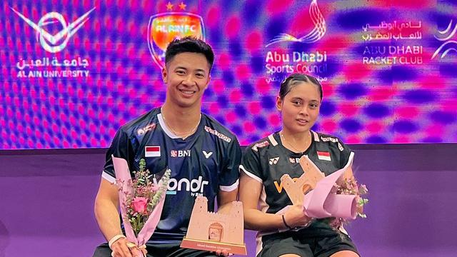 Ganda campuran Indonesia Dejan Ferdinansyah/Bernadine Anindya Wardana meraih gelar perdana setelah menjuarai Al Ain Masters 2025. Dejan/Bernadine mengalahkan rekannya Marwan Faza/Aisyah Salsabila Putri Pranata pada laga final di Khalifa bin Zayed Stadium, Minggu (5/10). (foto: PBSI)