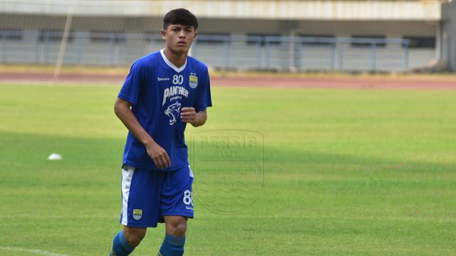Alfeandra Dewangga, Bek timnas Indonesia U-18 sedang menjalani trial bersama Persib Bandung (Sumber: Persib Bandung)