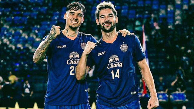 Shayne Pattynama dan Sandy Walsh bermain untuk Buriram United di musim 2025/2026. (Instagram Shayne Pattynama).
