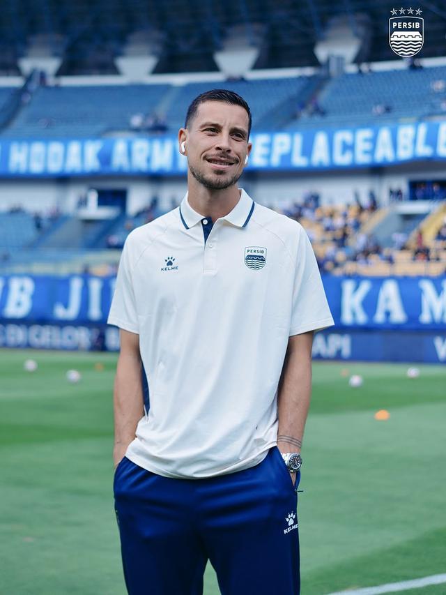 Thom Haye di Persib Bandng. (Bola.com/Dok.Instagram Persib Bandung).