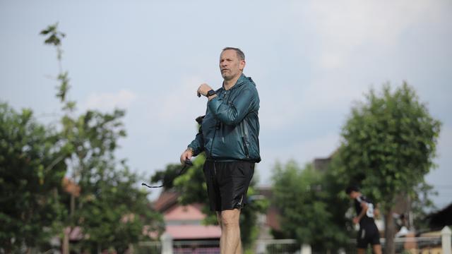 Dejan Antonic saat masih melatih PSS Sleman. (Media PSS)