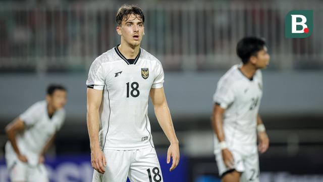 Mauro Zijlstra saat pertandingan ujicoba Timnas Indonesia melawan Mali U-22 yang digelar di Stadion Pakansari, Kabupaten Bogor, Selasa (18/11/2025) pukul 20.00 WIB. (Bola.com/Bagaskara Lazuardi)