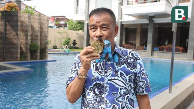 Komisaris PT Persib Bandung Bermartabat, Umuh Muchtar. (Muhammad Iqbal Ichsan/Bola.com)