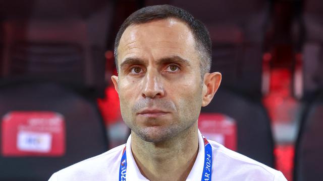 Timur Kapadze saat menangani Timnas Uzbekistan. (AFP/Karim Jaafar)