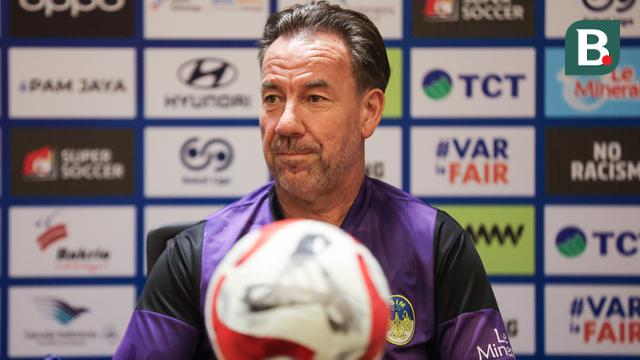 Pelatih PSIM Yogyakarta, Jean-Paul van Gastel. (Bola.com/Abdul Aziz)