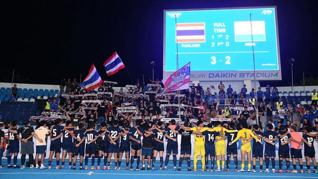 Ultras Thailand mengumumkan akan kembali ke tribune belakang gawang setelah sebelumnya sempat memboikot SEA Games 2025 akibat sejumlah permasalahan. (Bola.com/Dok.Ultras Thailand).