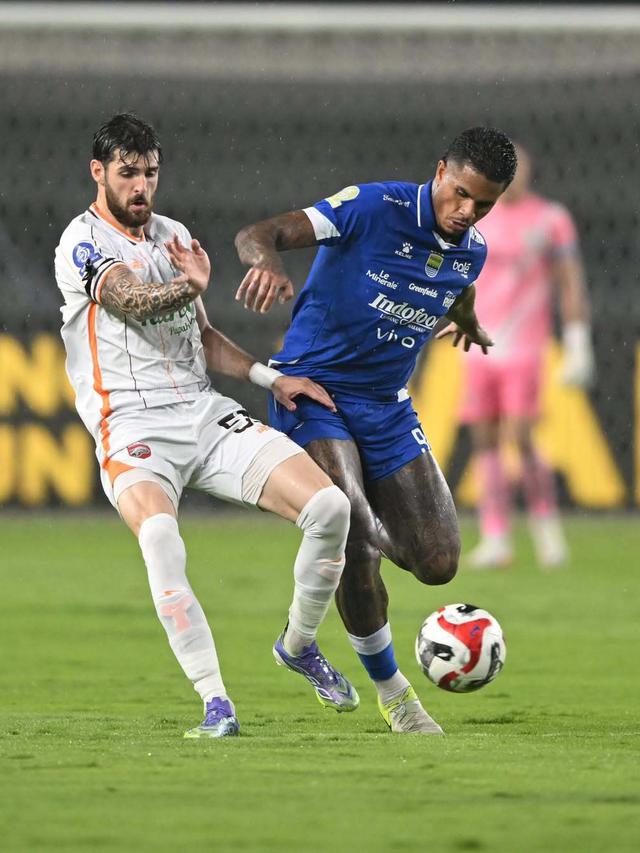 Persib Bandung meraih kemenangan 3-1 atas Borneo FC pada laga pekan keempat BRI Super League 2025/2026 di Stadion Gelora Bandung Lautan Api (GBLA), Bandung, Jumat (5/12/2025) malam WIB. (dok. Borneo FC)